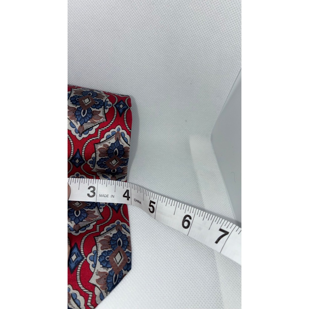 Domani Mens Red Blue Medallion Geometric 100% Italian Silk Necktie 4 Inch Width - Picture 2 of 7